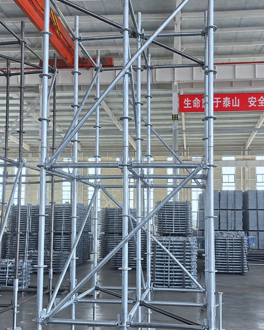 Assembled scaffolding structure